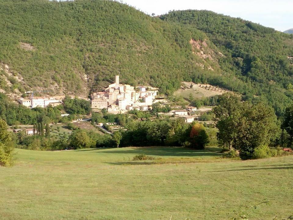 شقة Le Aie Di Postignano Sellano المظهر الخارجي الصورة